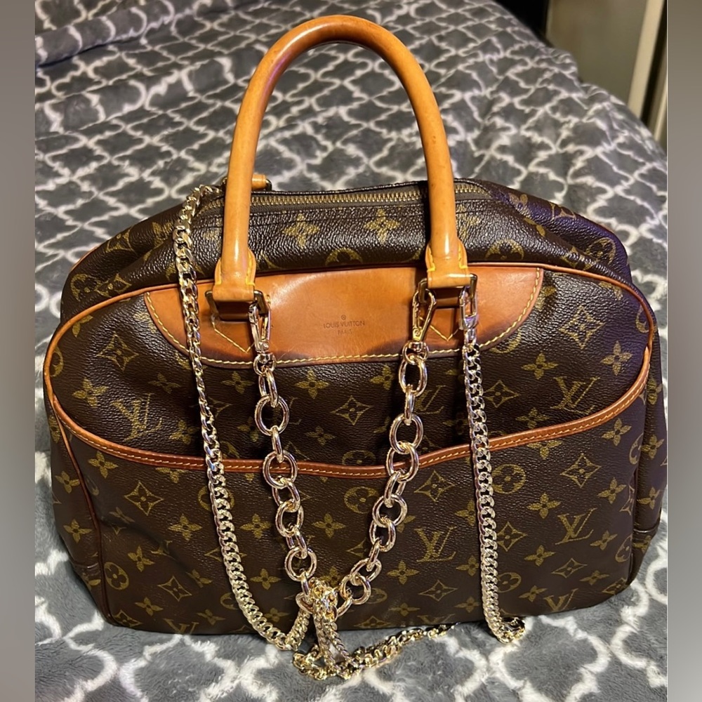 Authentic Louis Vuitton Deauville Monogram